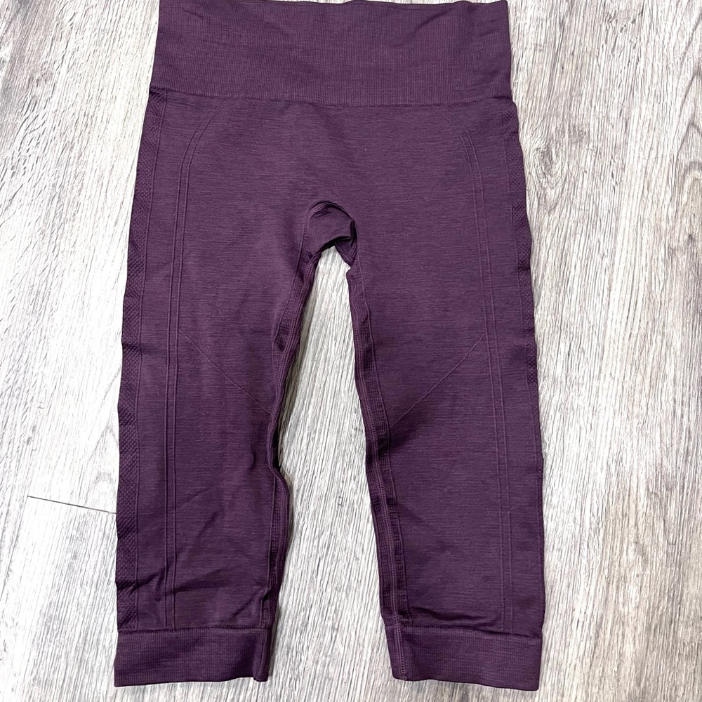 Zyia Active Capri Leggings purple size Small